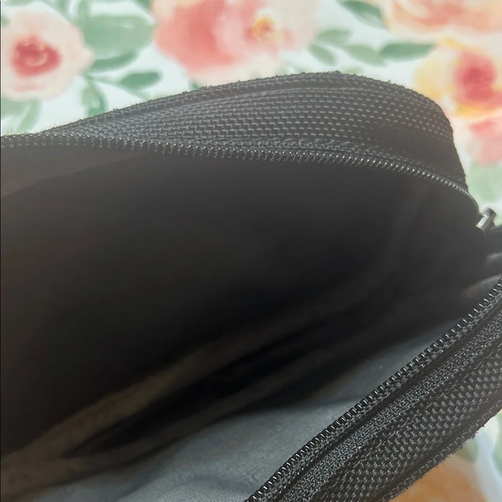 Tumi Zipper Black Travel Pouch